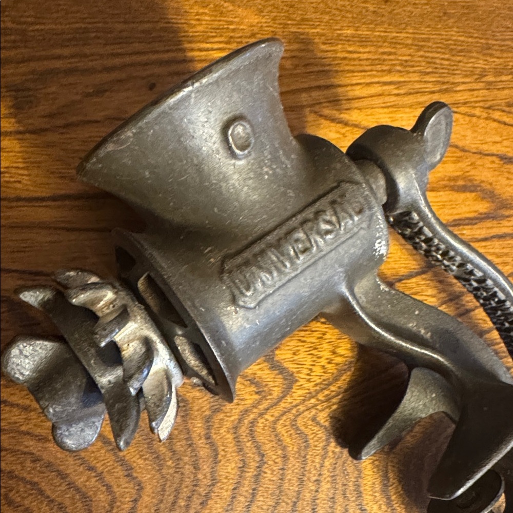 Antique 1900 Rustic Universal Cast Iron Hand Crank Grinder New Britain Conn,USA - Picture 9 of 13